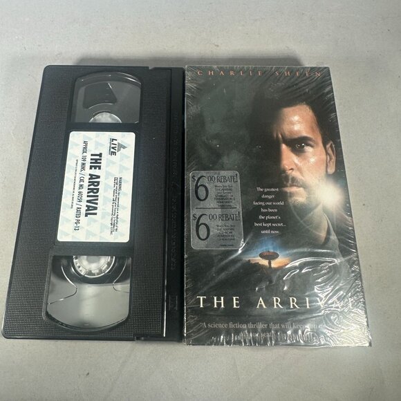 The Arrival VHS 1996 Charlie Sheen Sci-Fi Thriller - Picture 3 of 3